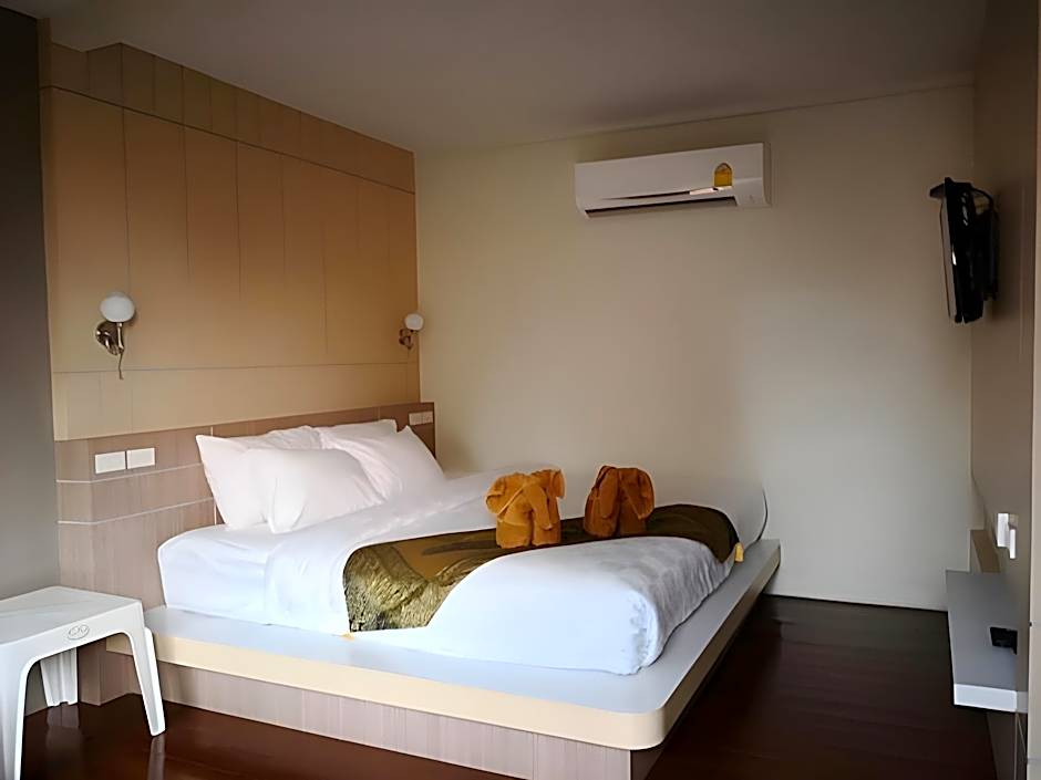 Charming Lipe Beach Resort