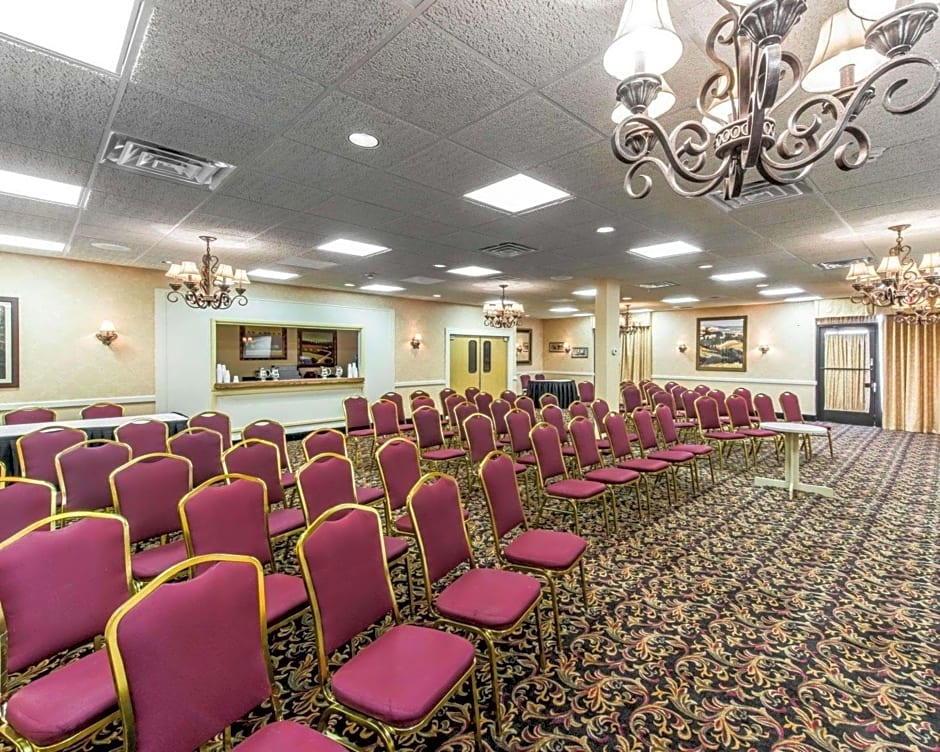 Quality Inn & Suites Conference Center Erie