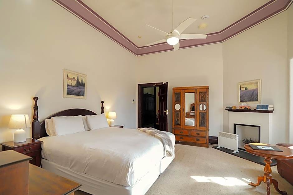 Petersons Armidale Winery and Guesthouse