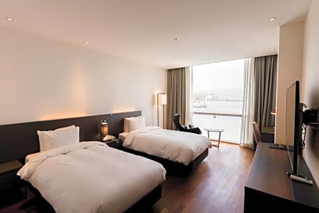 Special Offer - Deluxe Twin Room with Sea View - Breakfast for 2