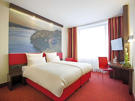 Family Room (2 Adults + 2 Children)