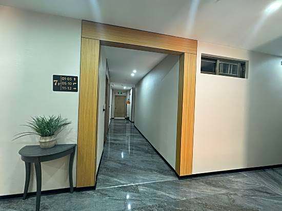 Baowan Hotel (Guangzhou Shangxiajiu Changshou Road Subway Station)