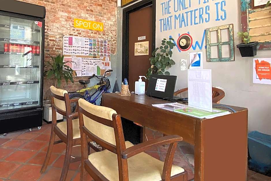 SPOT ON 90194 Lincoln's Backpacker's