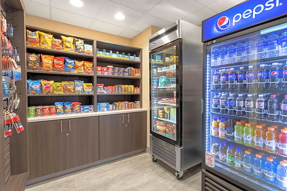 La Quinta Inn & Suites by Wyndham Wichita Airport