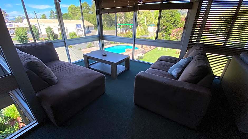 Bucketts Way Motel and Restaurant