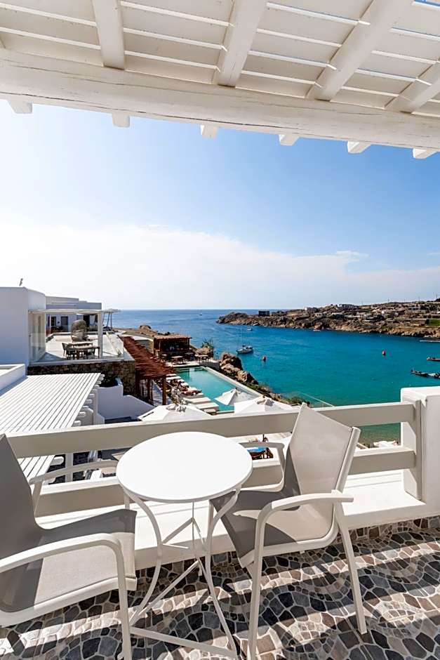 Super Paradise Hotel