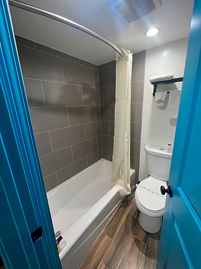 Palm Inn - Newly Renovated Rooms