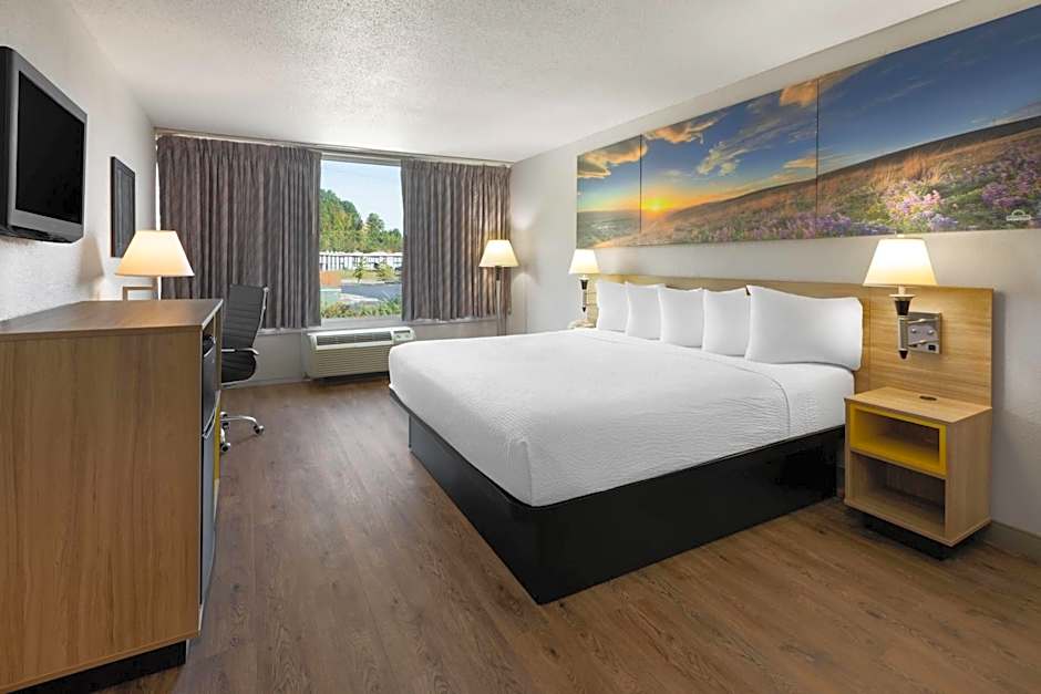 Days Inn by Wyndham Cambridge