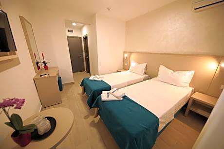 Twin Room with Garden View without balcony