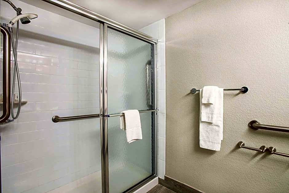 La Quinta Inn & Suites by Wyndham DC Metro Capitol Beltway