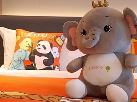 Animal Kingdom Parent-child Room