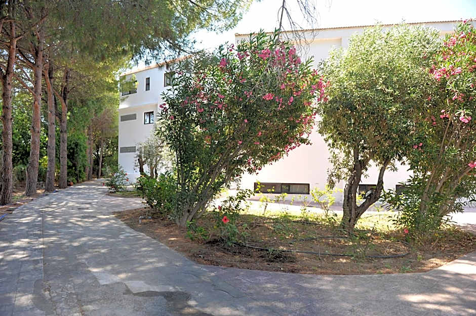 Niki Hotel Apartments