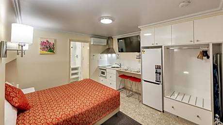 Studio Queen Apartment