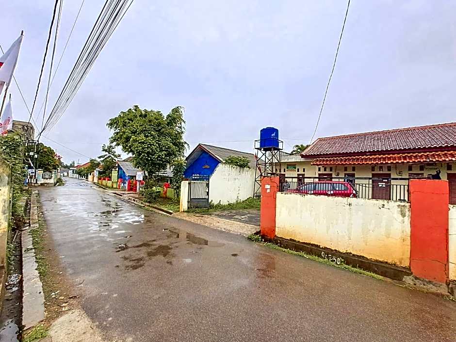 OYO Life 93590 Penginapan Palapa 10 Syariah