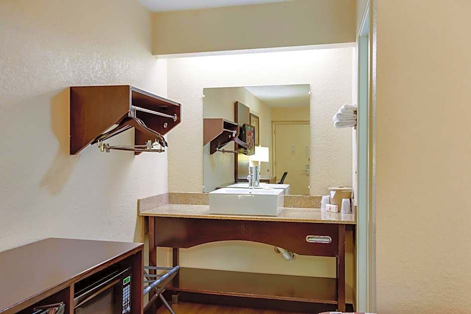 Red Roof Inn Grand Rapids Airport