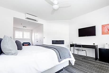 Deluxe King Room with Fireplace