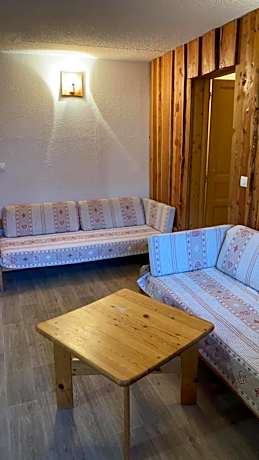 Apartment with Mountain View