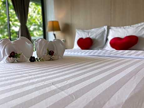 Deluxe Double Room with City View