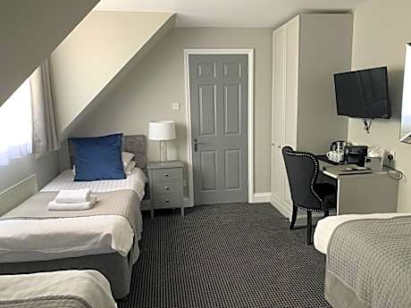 Triple Room with ensuite Bathroom