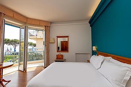 Deluxe Room with Sea View