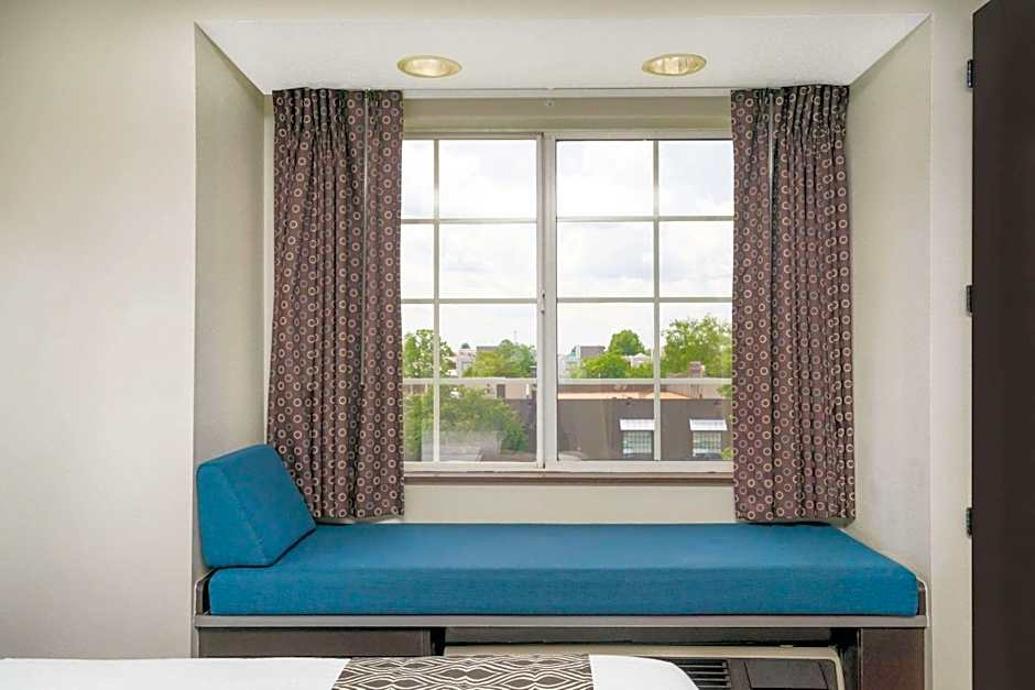 Microtel Inn & Suites by Wyndham Bowling Green