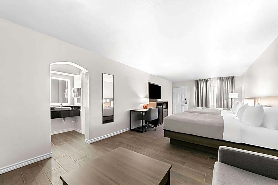 Quality Inn & Suites Port Lavaca near Lighthouse Beach