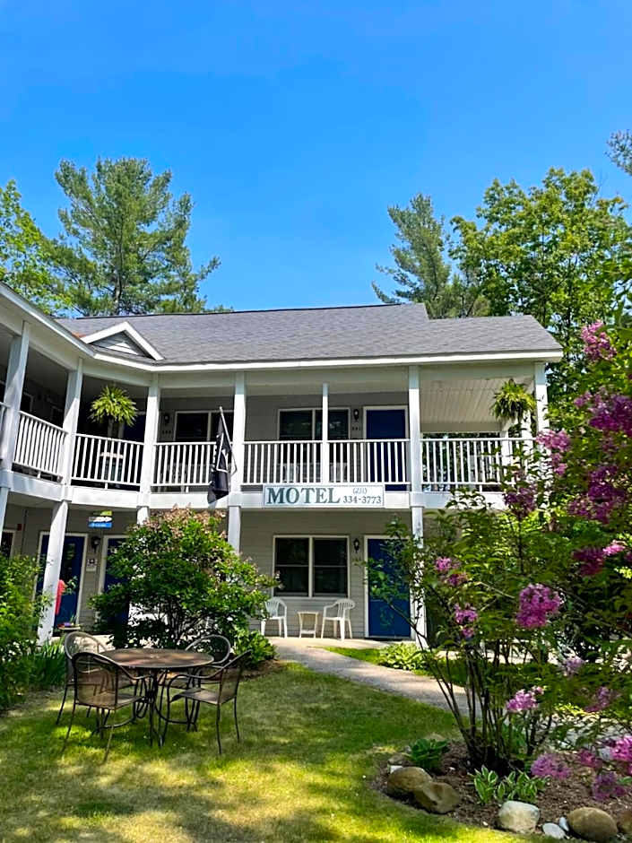 M22 Inn Glen Arbor
