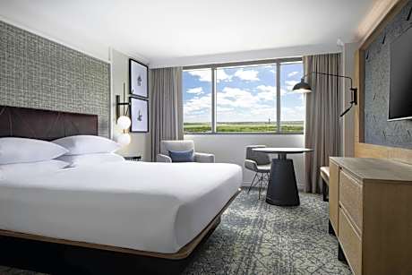 Club level, Guest room, 1 King, High floor