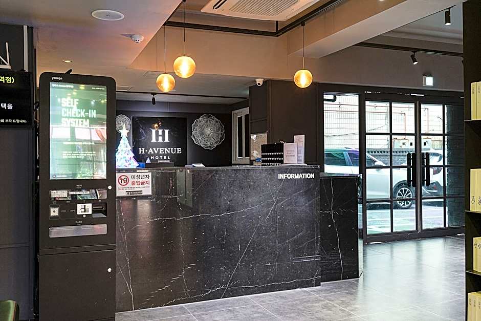 H Avenue Hotel