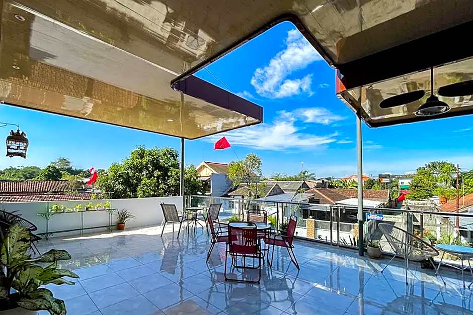 Urbanview Hotel Sakura Kampung Inggris Pare by RedDoorz