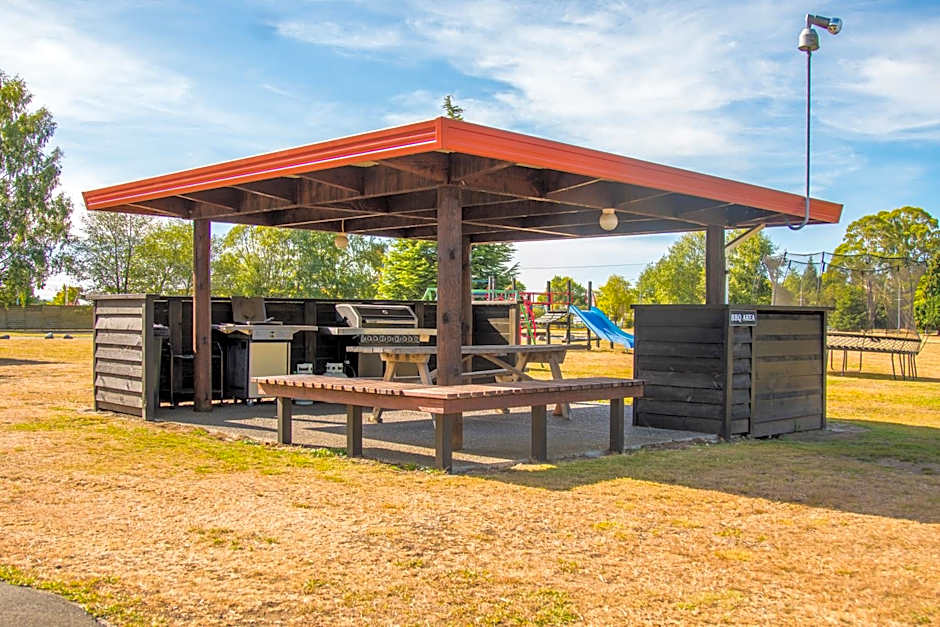 Parklands Motorlodge & Holiday Park