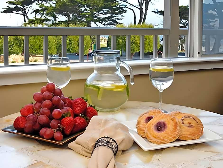 Lovers Point Inn