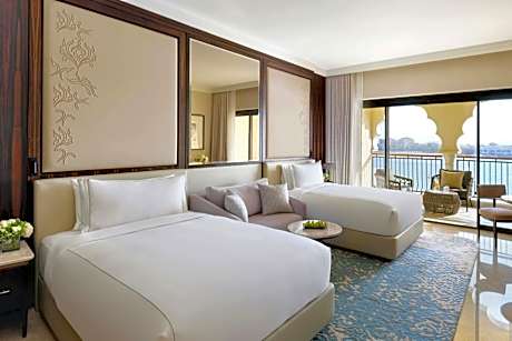 Club Twin Room with Lounge Access