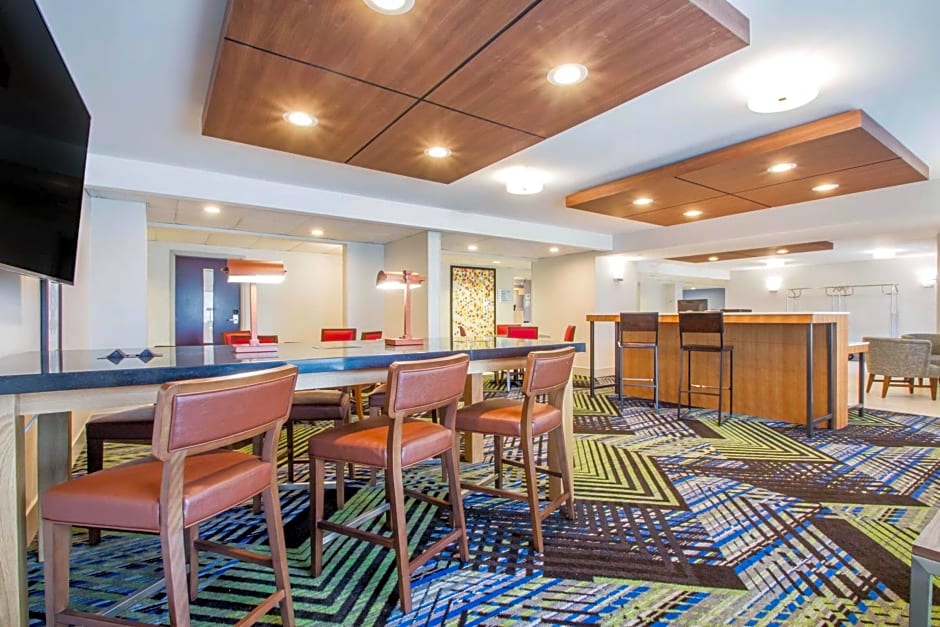 Holiday Inn Express & Suites Albany Airport - Wolf Road