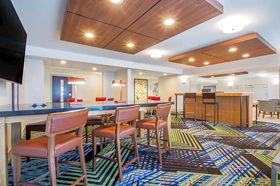 Holiday Inn Express & Suites - Albany Airport - Wolf Road, an IHG Hotel