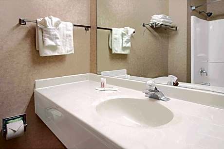 Queen Room with Two Queen Beds - Mobility Access/Non-Smoking