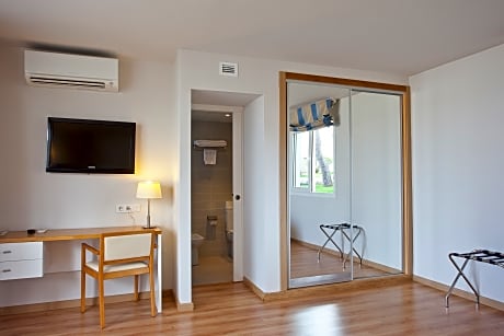 BUNGALOW STANDARD 1 ADULTS + 2 CHILDRENS