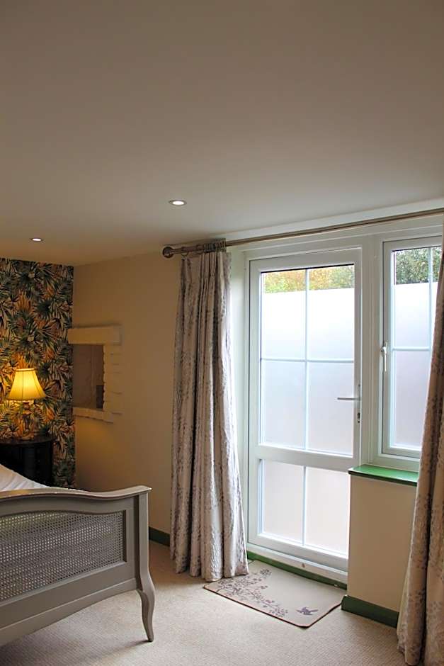 The Crescent Turner Hotel