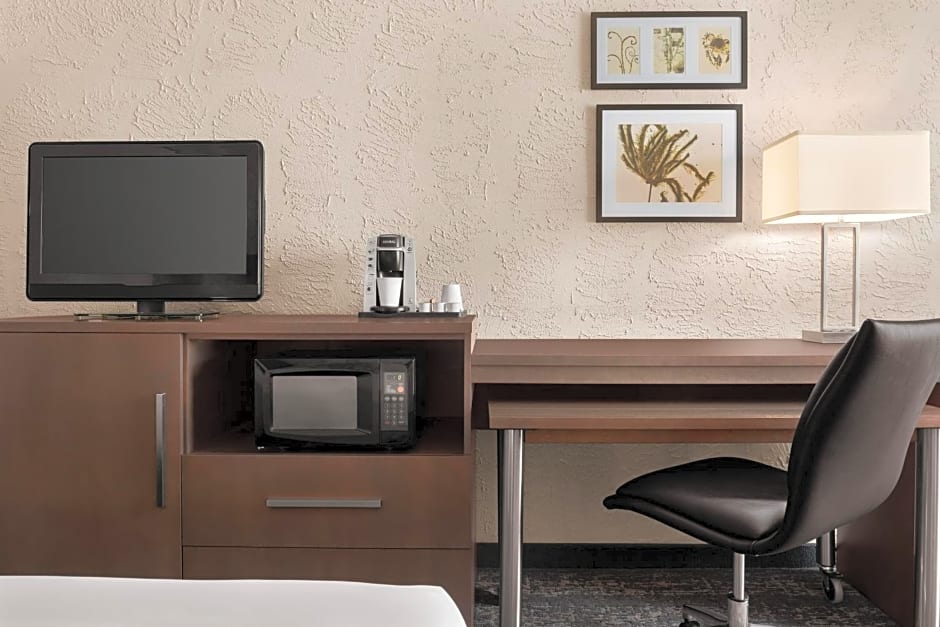 Country Inn & Suites by Radisson, Mt. Pleasant-Racine West, WI