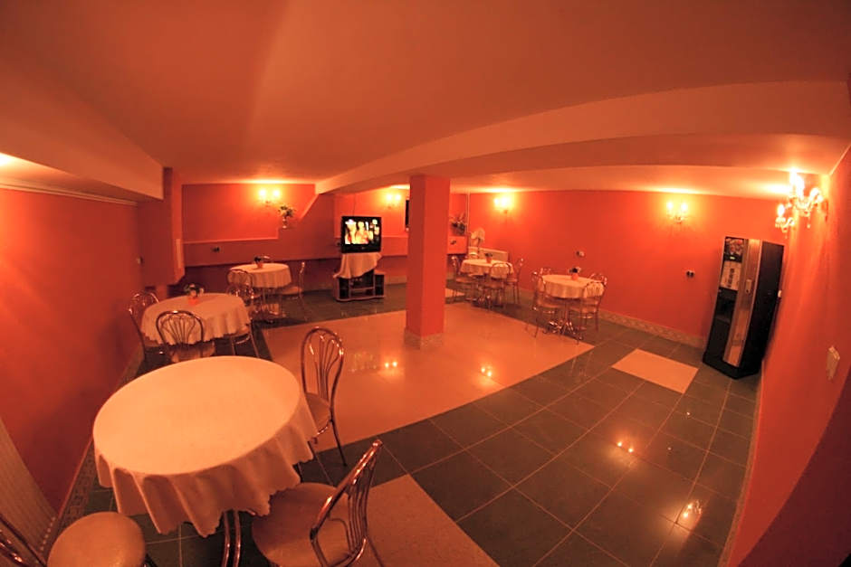 Hotel Daisy Budget