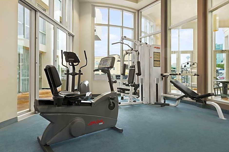 Travelodge by Wyndham Niagara Falls Fallsview