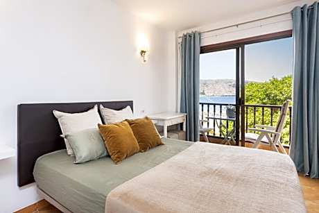 Seafront studio with beach view in the center of Los Cristianos