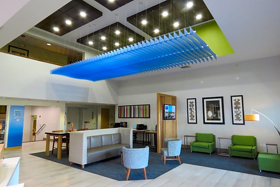 Holiday Inn Express Hotels & Suites Burlington by IHG