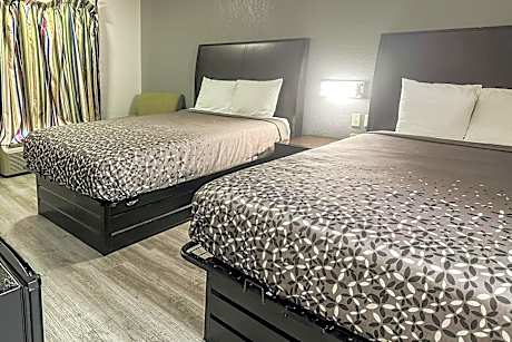 2 Queen Accessible Smoking