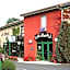 Hotel Restaurant La Creche et sa piscine interieure - Logis Hotels