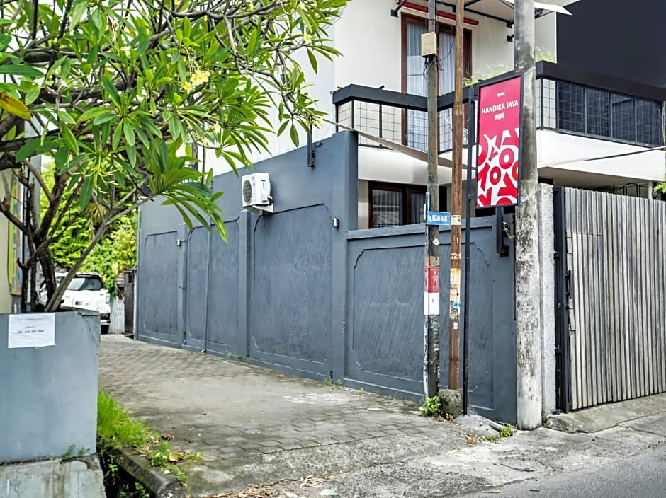 OYO 90908 Handika Jaya Mm