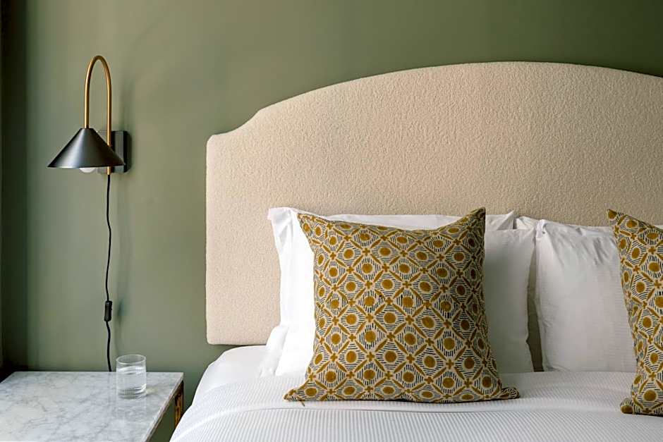 Native Kings Wardrobe, St Pauls