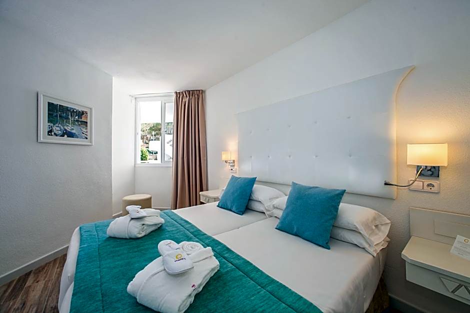 Fergus Style Cala Blanca Suites