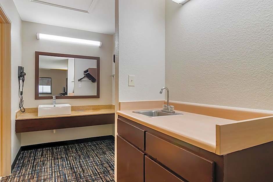 Quality Inn & Suites I-10 Near Fiesta Texas