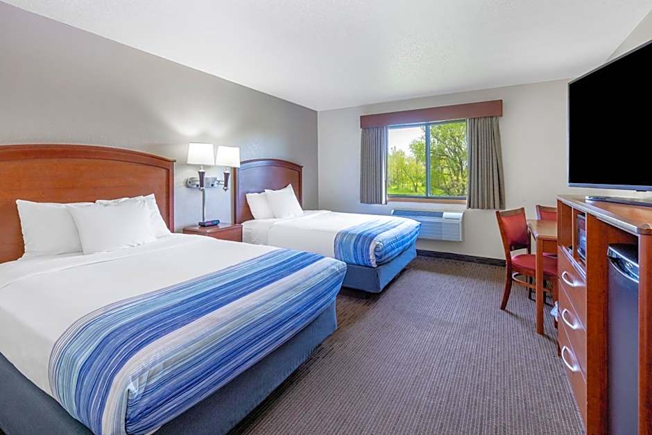 AmericInn by Wyndham Dickinson